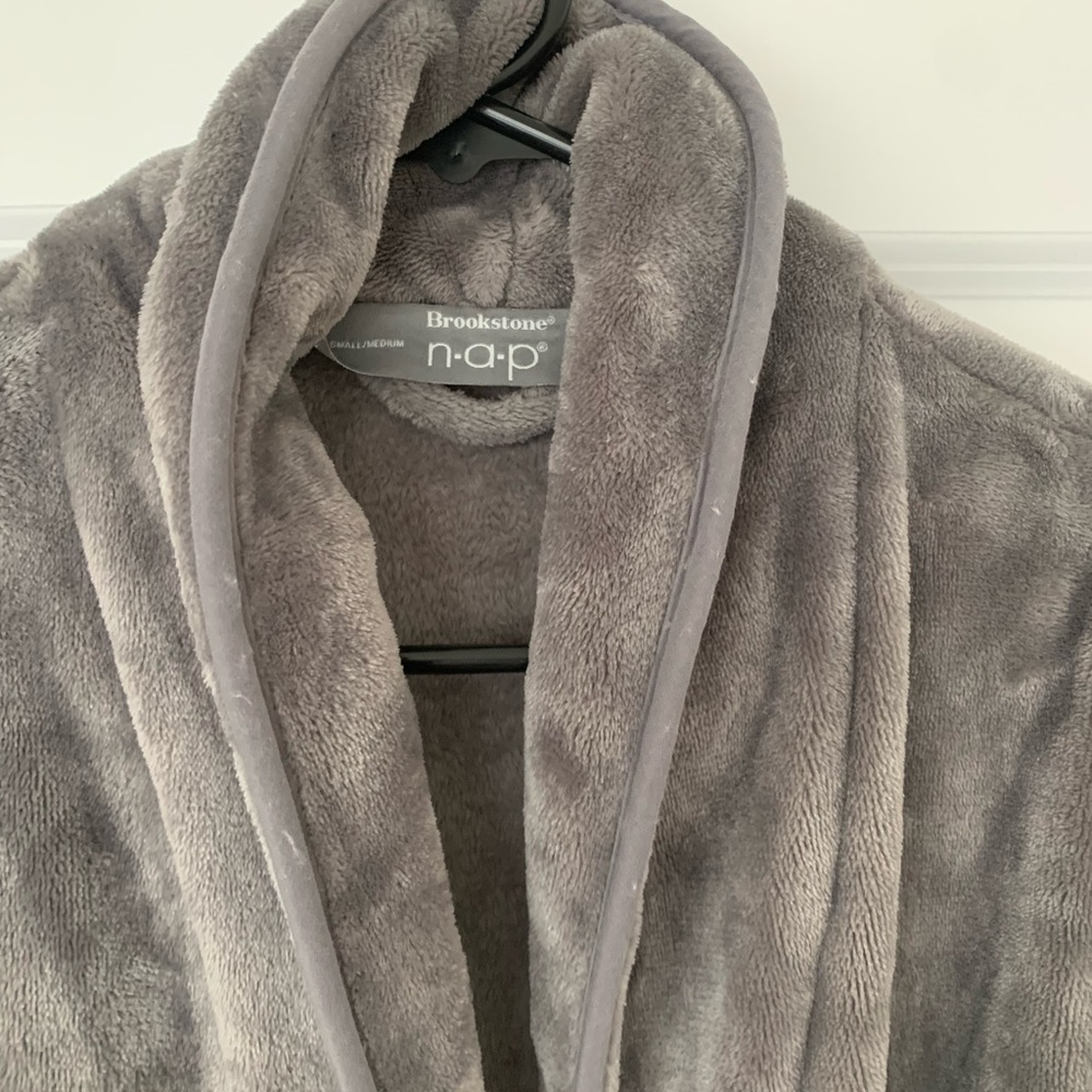 Brookstone ‘NAP’ Robe - Picture 4 of 5